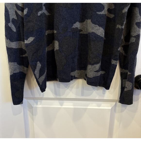 Amicale Women's Cashmere Sweater Blue Camo Long Sleeve Size Large - Picture 4 of 6